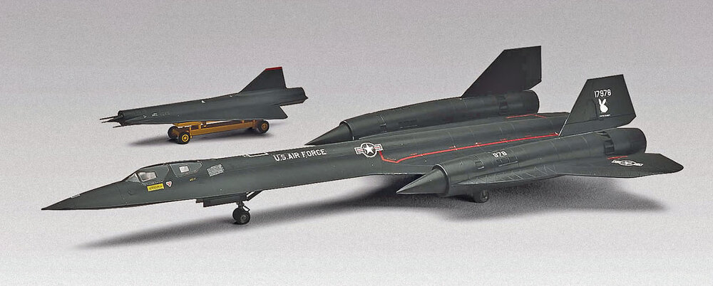 Revell 85-5810 SR-71A Blackbird 1:72 scale model airplane kit | Revell