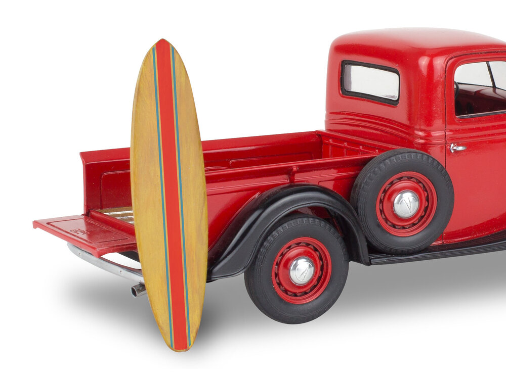 Revell 85-4516 1937 Ford Pickup Street Rod with Surf Board 1:25