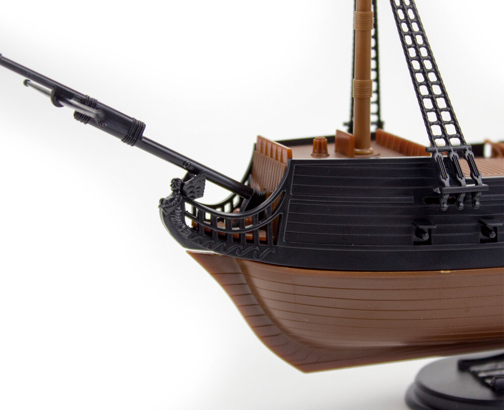 Revell 85-1237 Black Diamond Pirate Ship 1:350 scale Easy