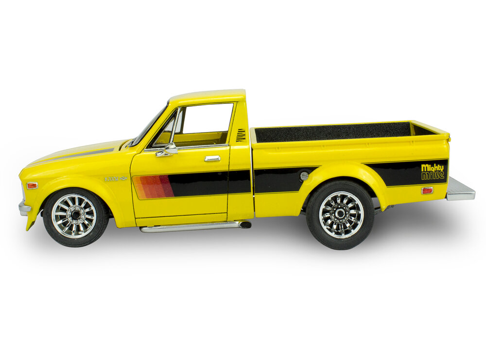 Revell 85-4493 Chevy LUV Street Pickup 1:24 scale model car kit