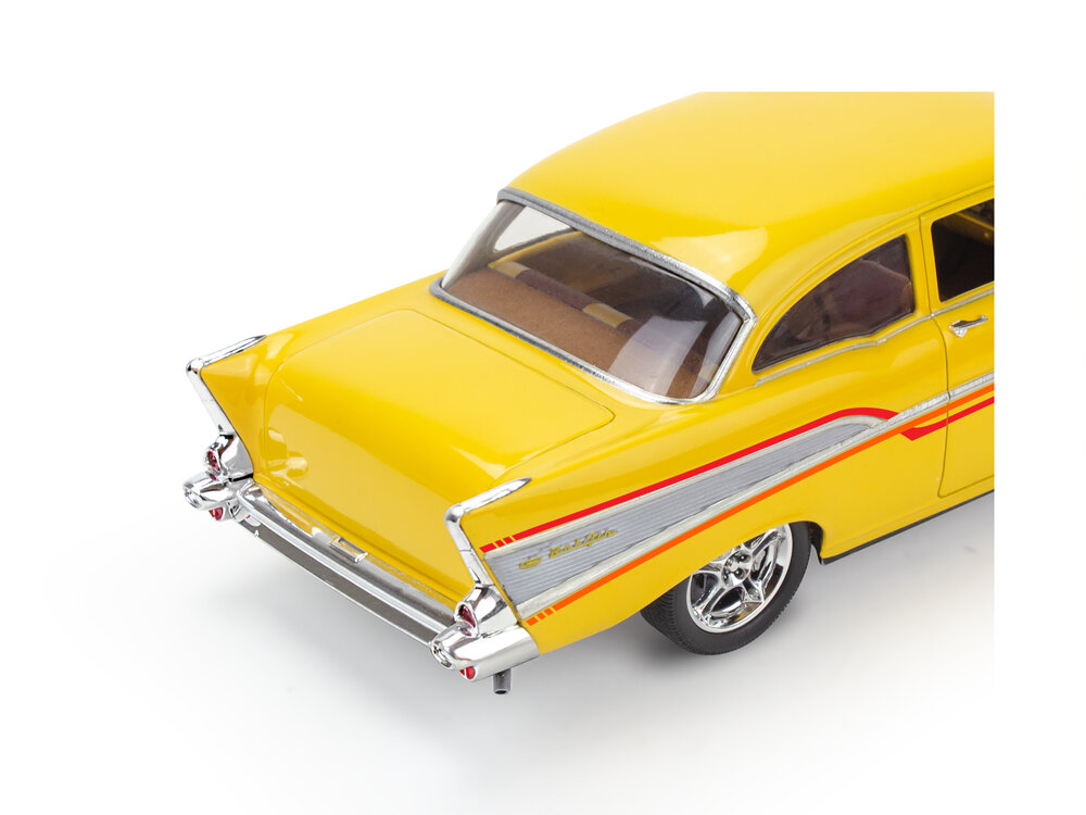 Revell 14551 '57 Chevy Bel Air Two Door Sedan 2'N1 1:25