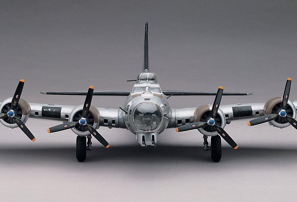 Revell B-17G FLYING FORTRESS 1/48 大型模型 Revell 1/48 Boeing B-17G Flying Fortress 15th AF - B-17