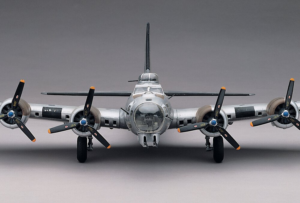 高級品市場 Revell プラモデル Fortress Flying B-17G 1/48 航空機 